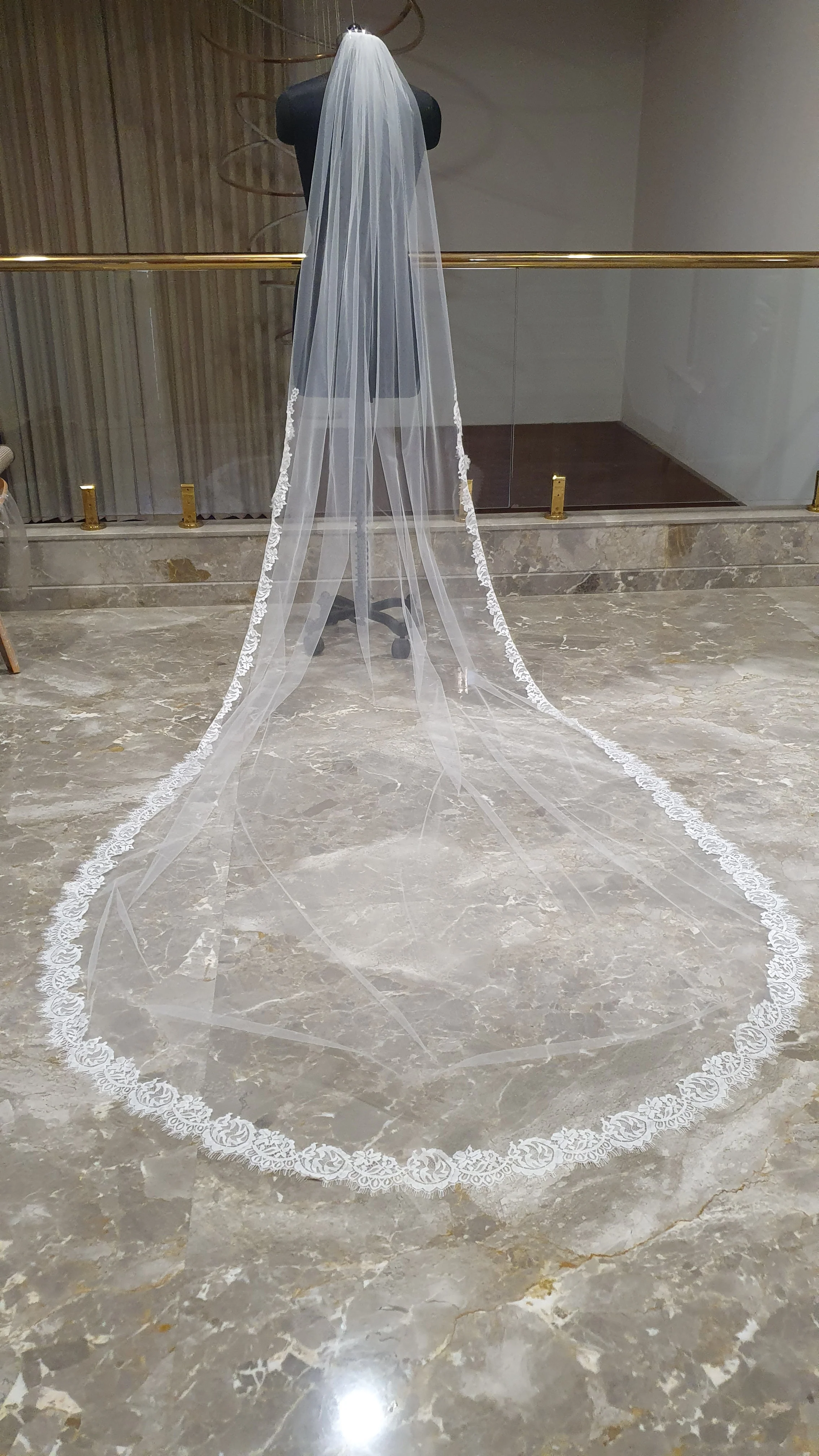 Chantily lace wedding veil 1 tier - Studio 3 Twenty One LLC